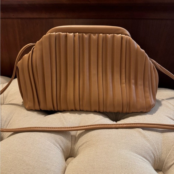 Pleated faux leather handbag - like new - Picture 1 of 6